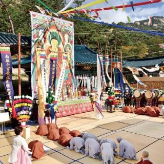 Gwaebul, Artwork that Overwhelms with Immense Size and Splendid Colors

Jingwansa Suryukjae, also known as Water and Land Ceremony of Jingwansa Temple (National Intangible Heritage Center)

#korea #nrich #koreanheritage #kheritage #koreatreasure #korearesesarch #heritagekr #kculture

Copyright 2022. NRICH all rights reserved.
